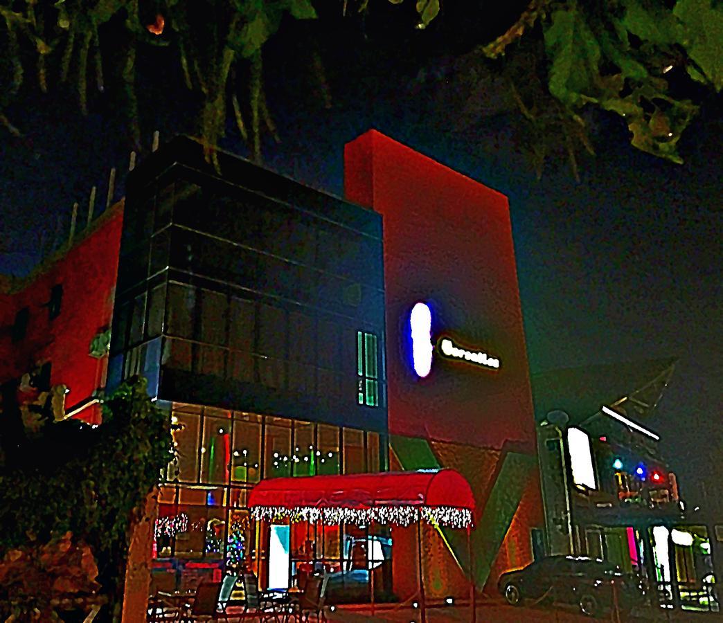 Hotel Versalles Suites Cancún Exterior foto